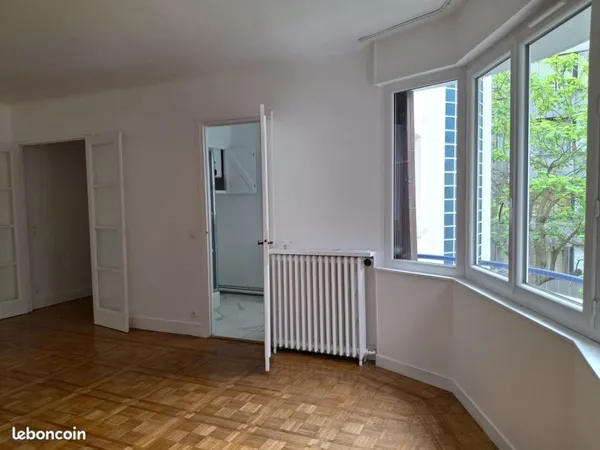 Invalides/Ecole Militaire Paris 7ème Grand studio 42,74m²