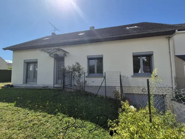 Maison avec sous-sol total, 5 chambres et grand garage