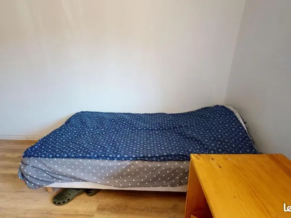 Chambre 6 pièces 80 m²
