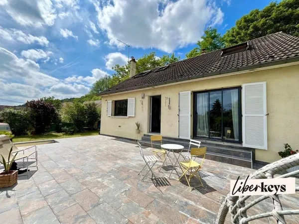 Maison familiale sur terrain de 1 651 m² avec réserve foncière