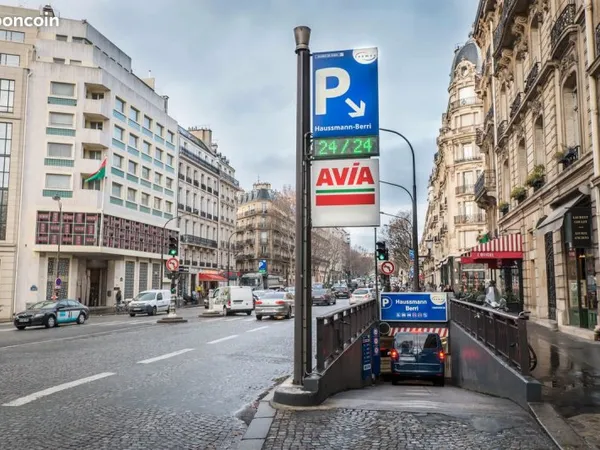 Place parking Saemes Haussmann Berri - Boulevard Haussmann - Métro Miromesnil