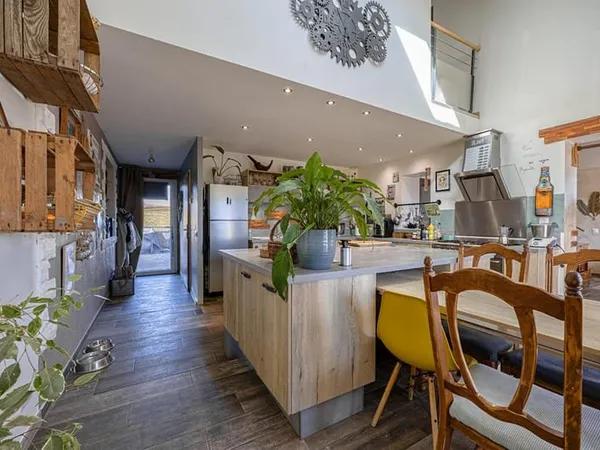 Maison mitoyenne de 6 pièces avec T2 indépendant à GROISY (74570)