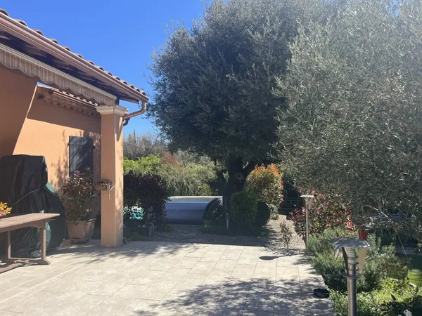 Vends villa soignée 121m avec jardin piscine et spa