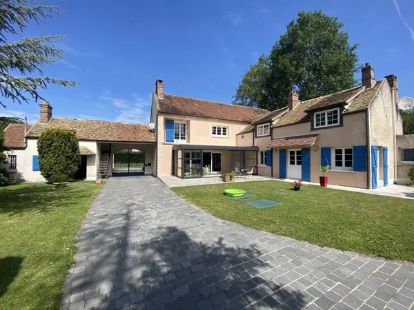 Maison 8 pièces 260 m²