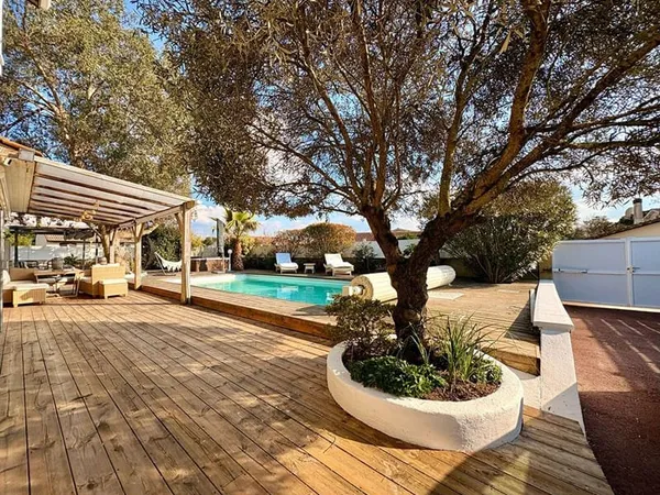 Maison Gujan Mestras 6 pièces avec piscine et magnifique terrasse.