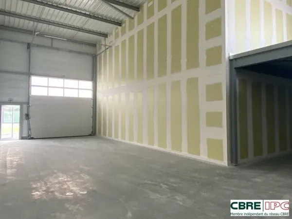Local d'activité 296 m²