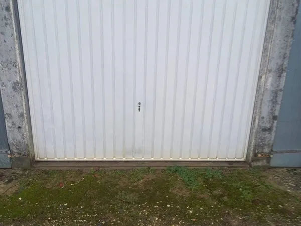 GARAGE FERME DE 13 M2 SITUE AVENUE CHANZY A LAVAL
