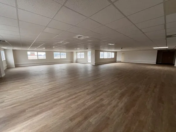 Plateau de bureaux excellent état - 272 m2 - La Farlède