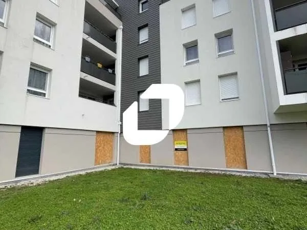 Bureau 663 m²