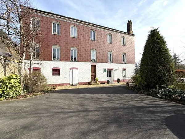 MAISON 9 PIÈCE(S) 238 M² - FLOING