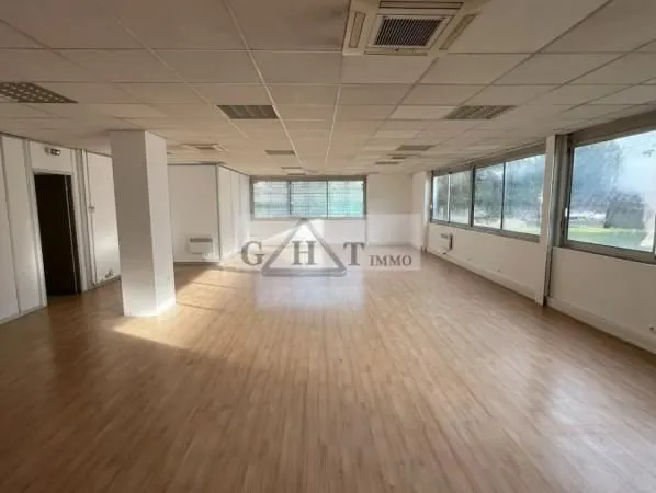 Bureau 110 m²
