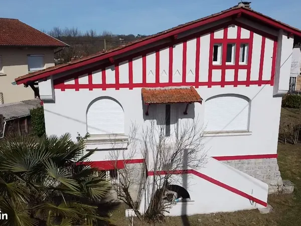 200m2 Maison Basque de Caractère Rénovée - Jardin et Garage - Proche Commodités à Saint-Gaudens