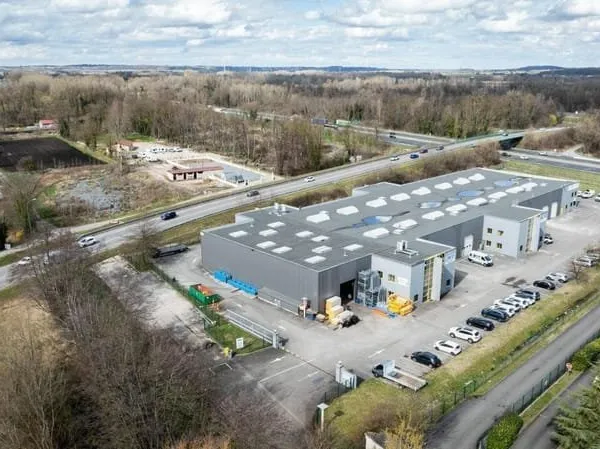 Local d'activité 194 m²