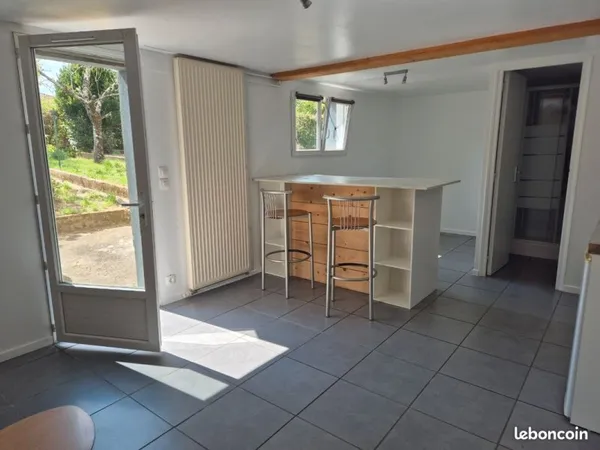 Studio Meublé avec Jardin et Terrasse