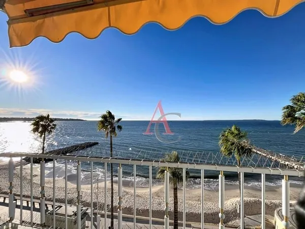 Juan Les Pins, bord de mer, 3 pièces 70 m², vue mer