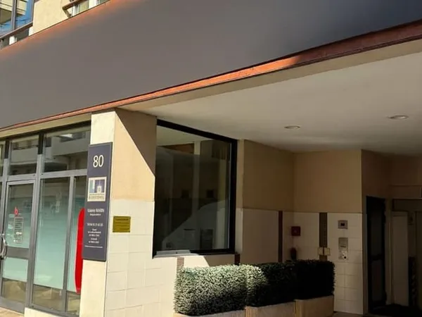 Local commercial 152 m²