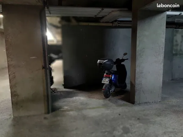 Parking moto ou scooter à louer Paris 13
