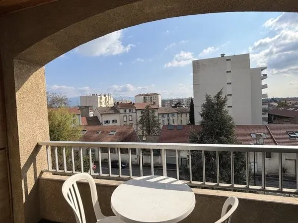 Appartement T2 dernier étage avec balcon plein sud, garage e