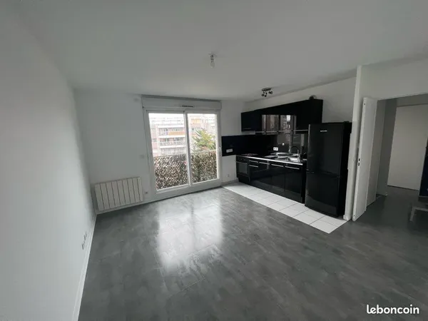 F2 43m² - Balcon traversant sans vis-à-vis • Vue jardins • Parking • Résidence sécurisée