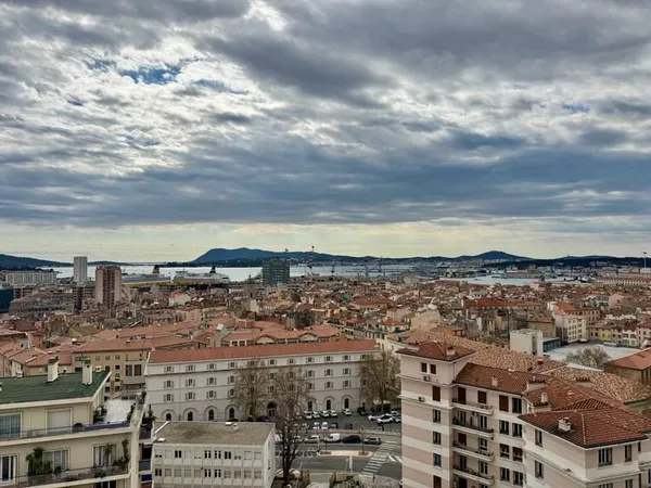 TOULON CENTRE - Type 5 en étage élevé