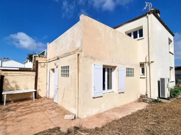 Secteur La Courbe - Maison lumineuse avec jardin plein sud et beau potentiel