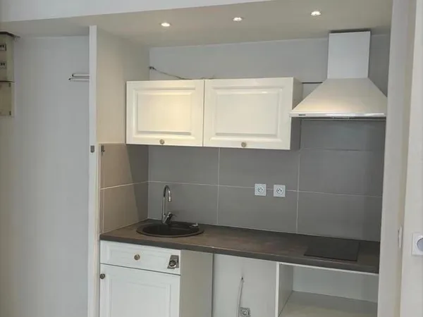Studio 32m², metro D