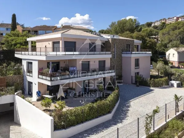 Vends appartement neuf - 92.46m² - 4 pièces, 3 chambres - Saint-Raphaël 83700