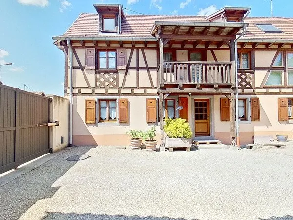 MAISON A COLOMBAGES à PFULGRIESHEIM (67)