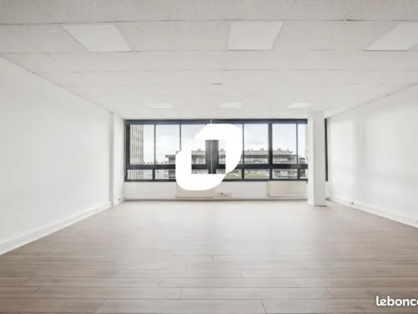 Bureau 366 m²