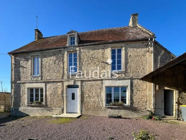 GRANDE MAISON EN PIERRE A RÉNOVER