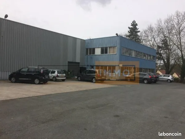 Local d'activité 600 m²