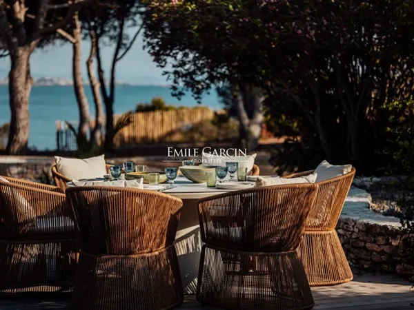 Villa pieds dans l'eau à louer sur la plage de Cala Longa (Corse du Sud)