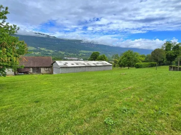 Terrain constructible 1696 m²