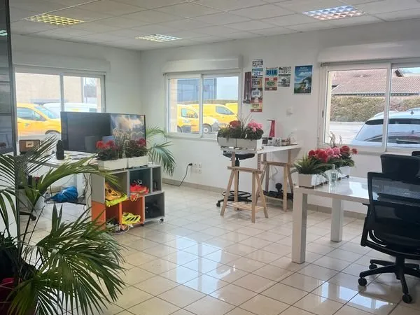 Bureau 32 m² - Centre d'affaires Saint-Jean-de-Bournay avec Parking