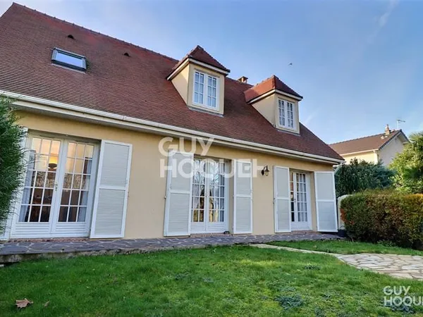 En vente une maison individuelle 6 pièces 127 m2, garage double, jardin arboré