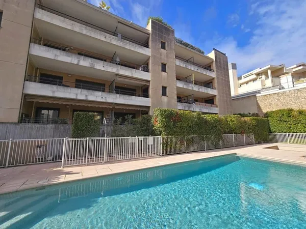 CANNES RESIDENCE MODERNE AVEC PISCINE : 3 PIECES + CAVE + 2 PARKINGS