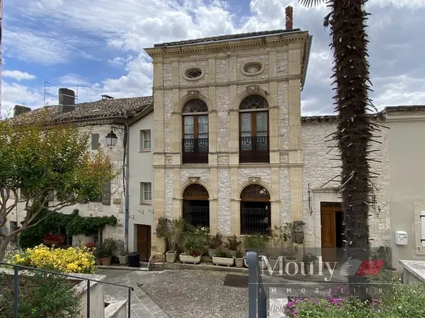 MAGNIFIQUE MAISON PLEIN COEUR DE VILLAGE
