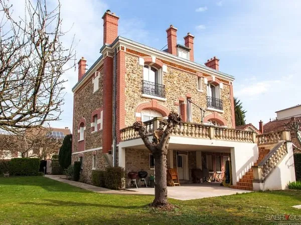 Maison 8 pièces 210 m²