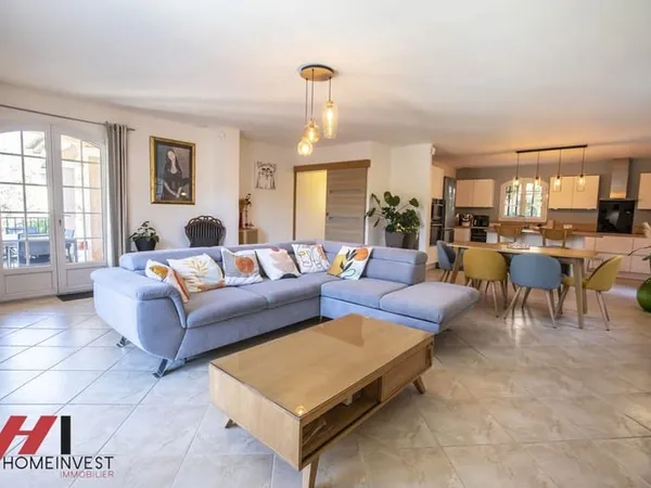 MAISON T6 155 M2 AUX CAMOINS AVEC UN BEAU TERRAIN DE 600 M2 13011