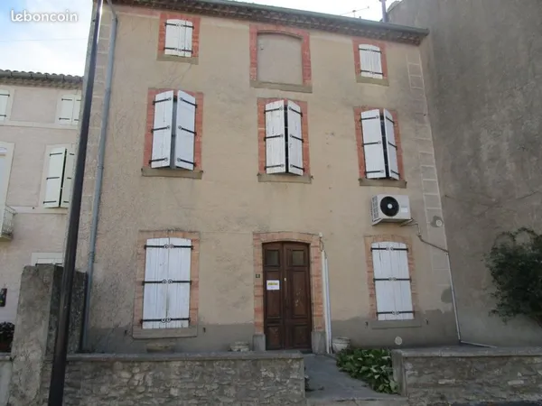 Maison bourgeoise avec jardin intime et grand garage