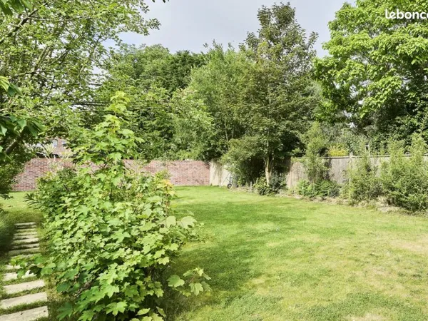 Maison 8 pièces 300 m²