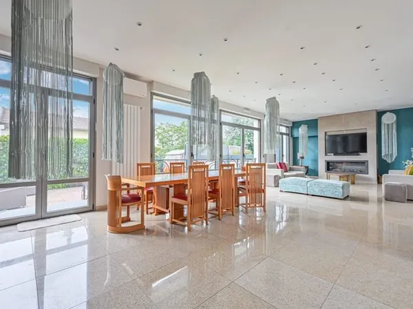 Maison 7 pièces 276 m²