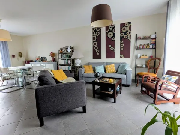 Jolie maison sur demi-niveau au calme au coeur de Sébazac