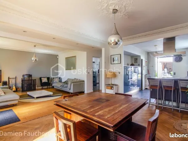 Maison 9 pièces 205 m²