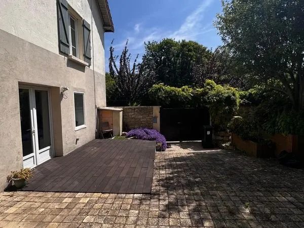 À louer - Maison de ville 4 pièces avec terrasse - Parmain