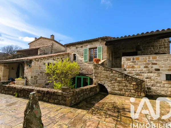 Maison 12 pièces 275 m²