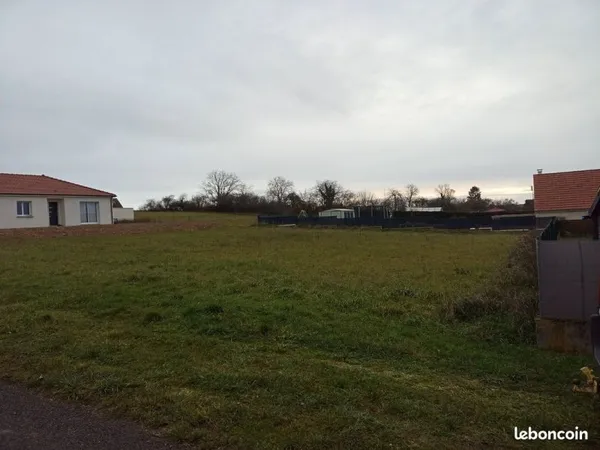 TERRAIN CONSTRUCTIBLE 1083 m² BOUHANS ET FEURG