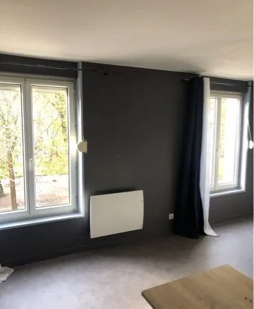 Loue bel appartement plein centre 2 pièces