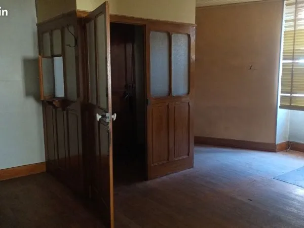 Location local atelier 59m² avec sas entrée d'accueil, lumineux, rangement