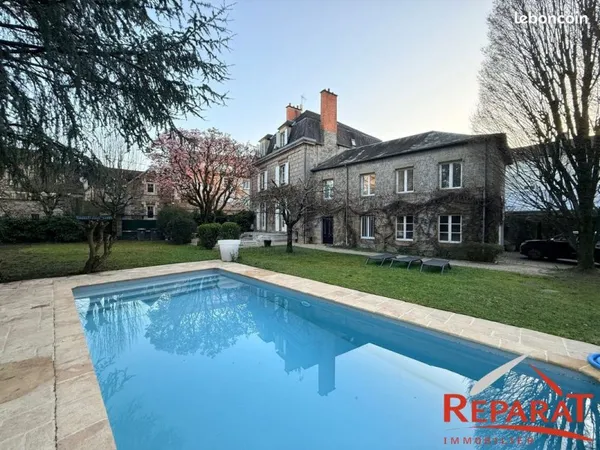 Maison 7 pièces 280 m²